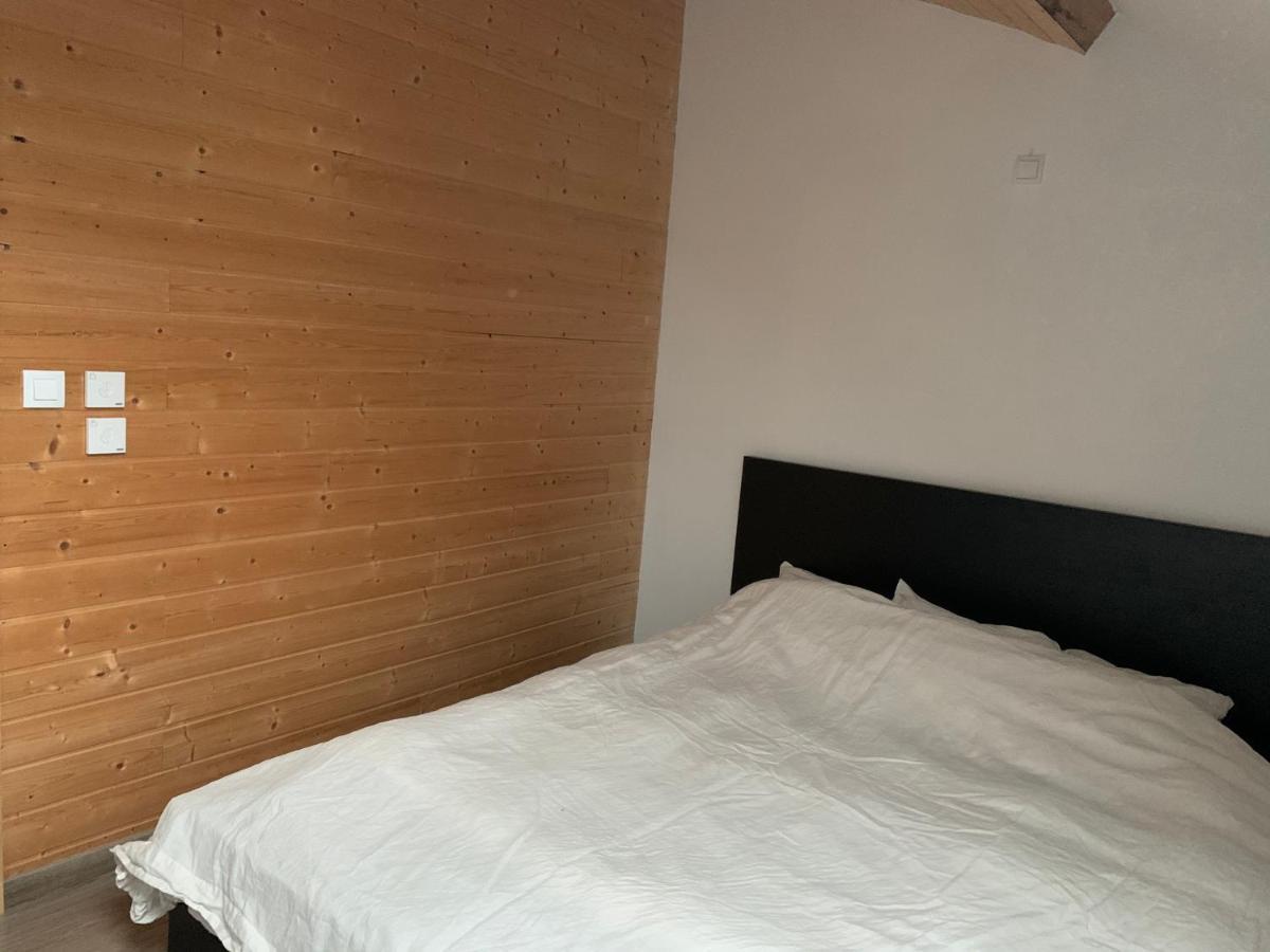 Chambre D'Hotes Dans Les Champs Jeux-Les-Bard Exterior foto